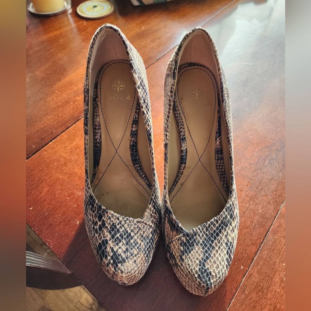 Ladies Isola Snakeskin Heels Size 8.5
